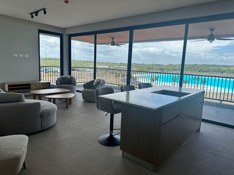 Nya living room above the lagoon